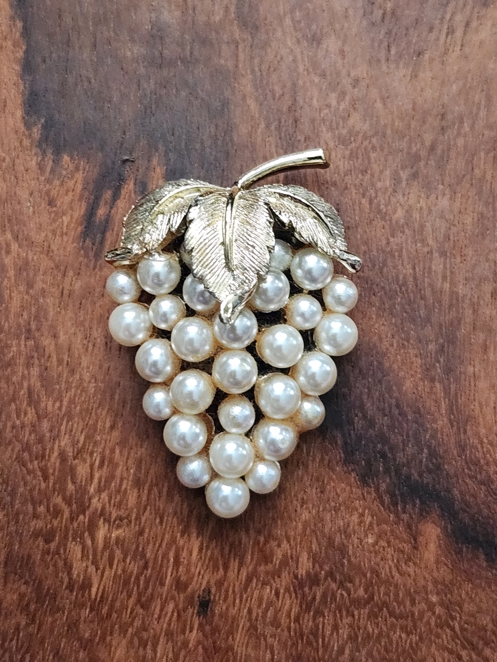 VTG Grape Cluster Faux Pearl Pin Brooch MCM Goldtone Fruit Strawberry